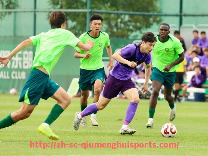 球盟会官网-火箭队格林球员的详细数据统计及赛场表现